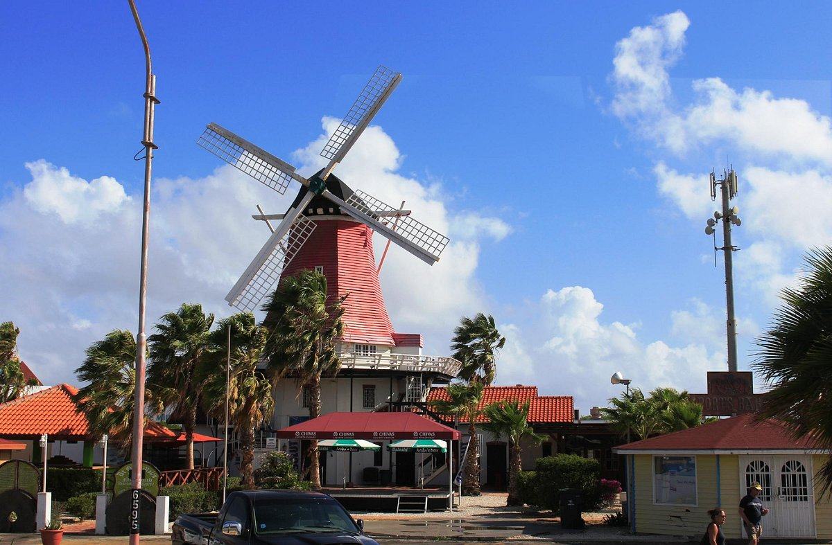 Старий вітряний насос (Old Windmill) в Ораньєстаді